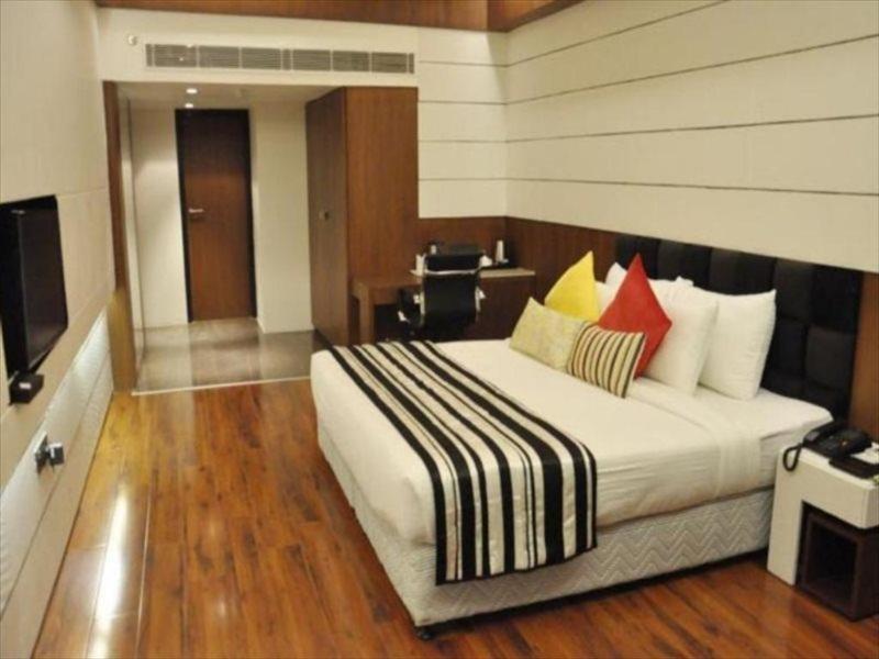 Hotel Gk International Chandīgarh Exterior foto